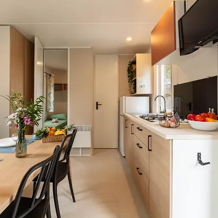 Le Pinedou, Mobil-home Niche Sous Les Pins Avec Jolie Vue * Hyeres