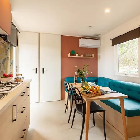 Le Pinedou, Mobil-home Niche Sous Les Pins Avec Jolie Vue Holiday home