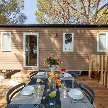 Le Pinedou, Mobil-home Niche Sous Les Pins Avec Jolie Vue * Hyeres
