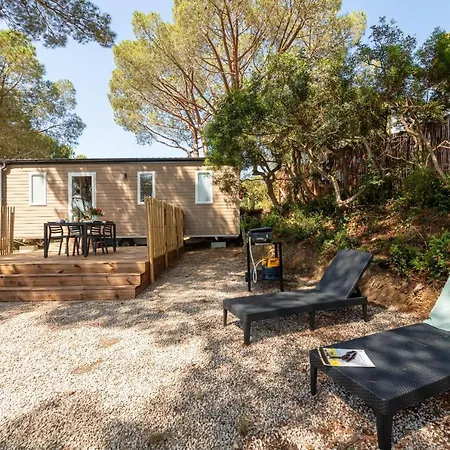 Holiday home Le Pinedou, Mobil-home Niche Sous Les Pins Avec Jolie Vue Hyeres